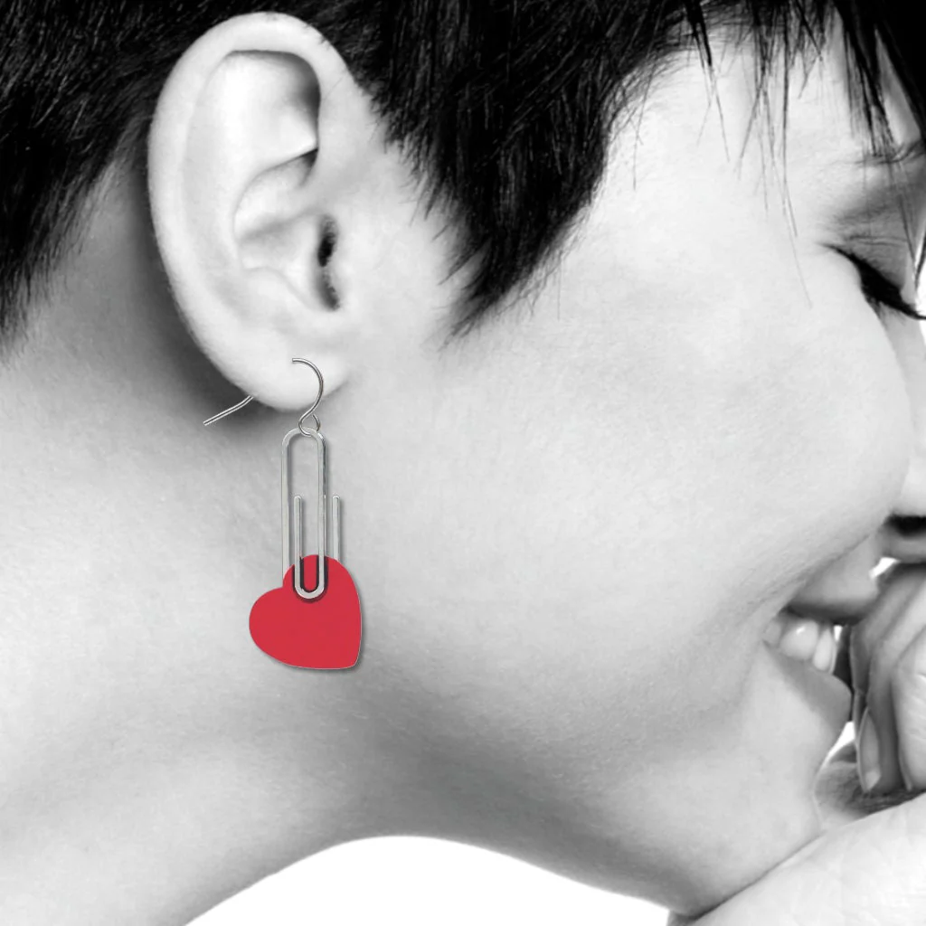 Capture Love Paperclip Heart Earrings - Image 2
